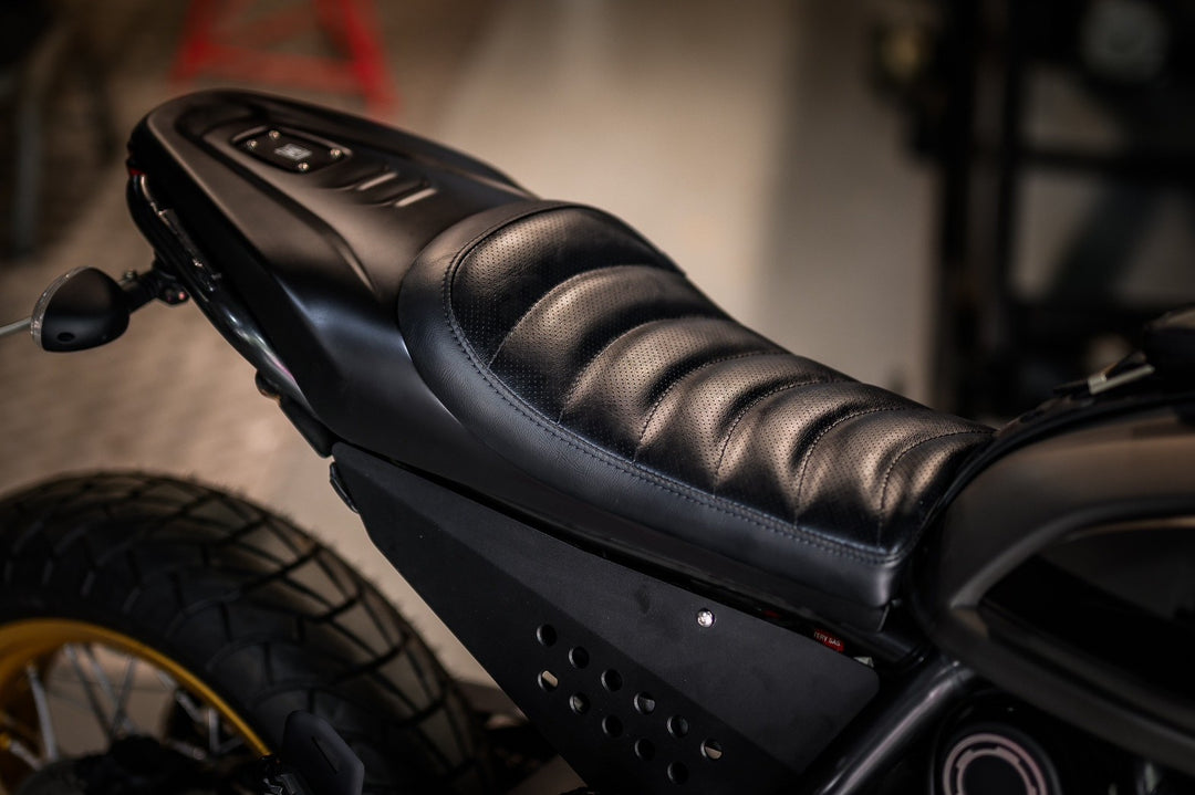 Mugello - Slim Flat Tracker Seat V.2 | For Ducati Scrambler 803