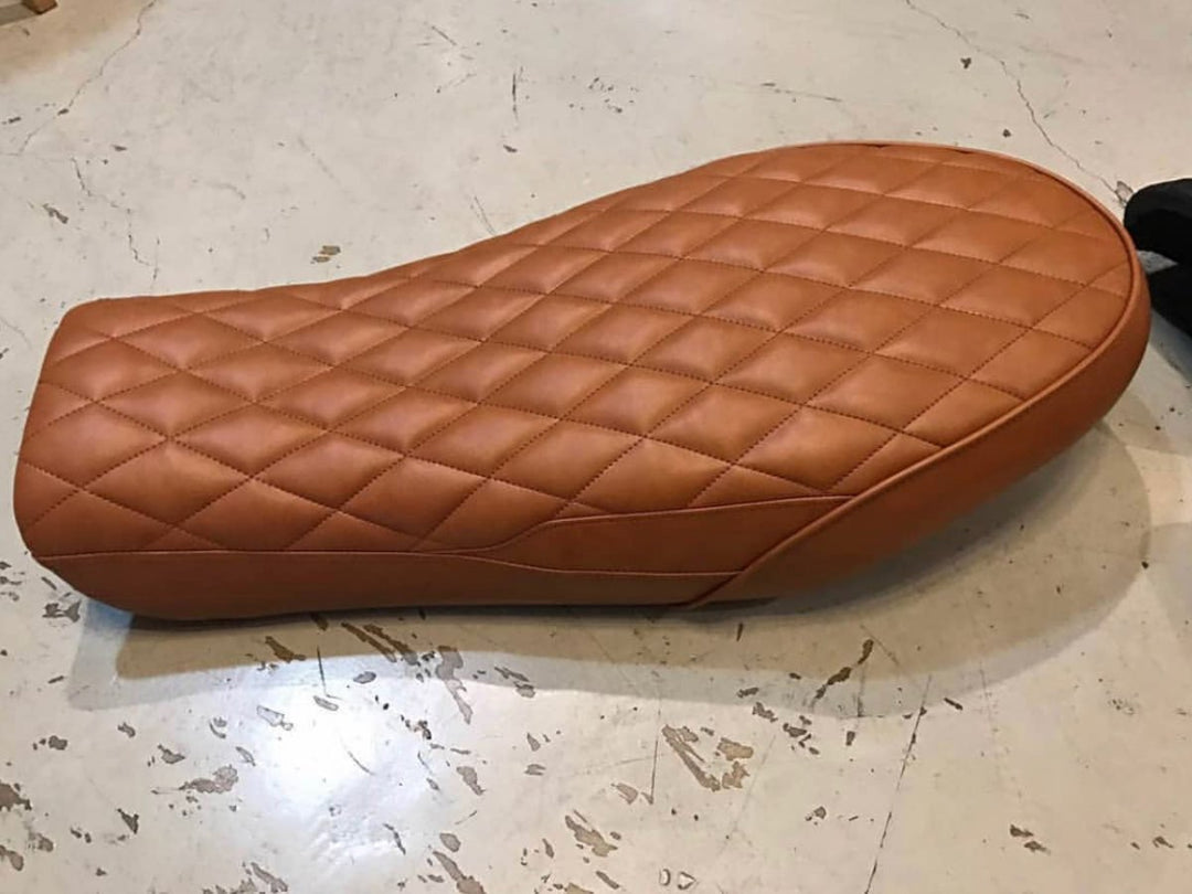 Ducati Scrambler Mugello シート ダークブラウン Mugello - Slim Seat 3.0 | For Ducati Scrambler 803 & Sixty2
